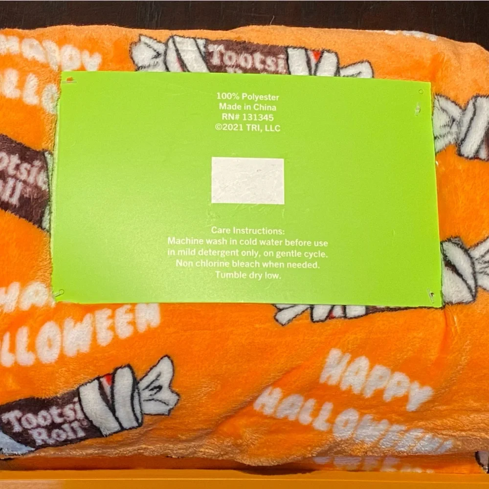 TOOTSIE ROLL HALLOWEEN CANDY THEME PLUSH THROW 50”‎ X 60”